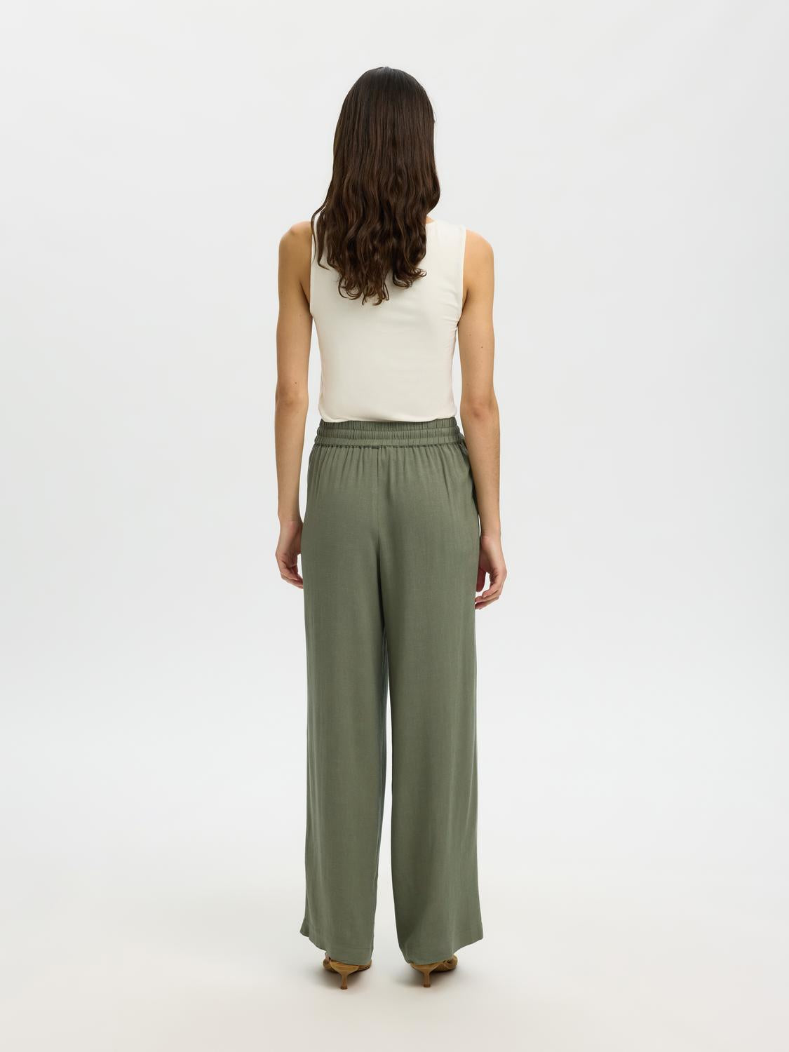 model_shot-back